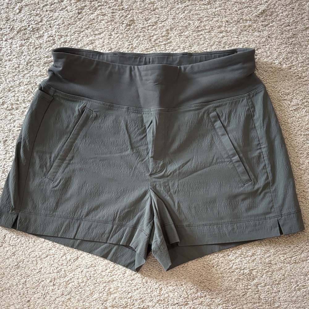 Athleta Trekkie north short